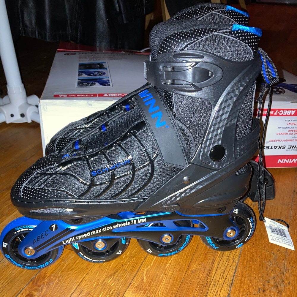 Women’s adjustable roller skates size 6-7.5